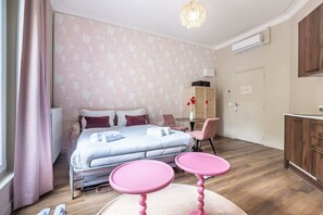 Iron/ironing board, free WiFi, bed sheets