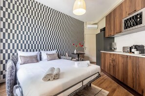 Iron/ironing board, free WiFi, bed sheets