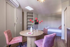 Iron/ironing board, free WiFi, bed sheets - Sweett | Villiers VIII (Paris)