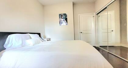 Executive Spacious Ravine Living with Pool Gym & Free Parking