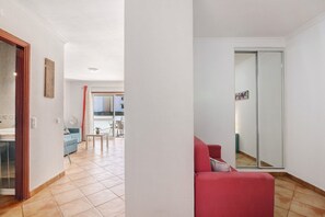 Fernseher, Tischtennisplatte