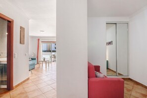 Televisión, mesa de ping pong