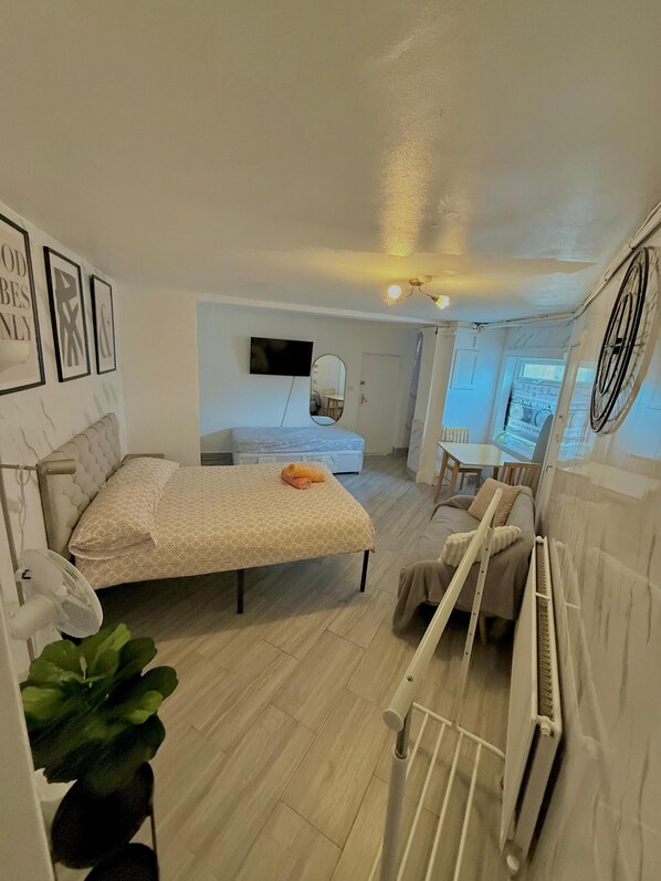 1 bedroom, iron/ironing board, WiFi, bed sheets