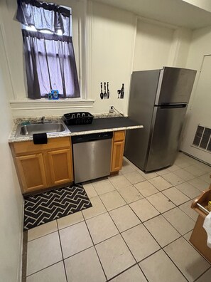 Microondas, horno, parrilla de estufa y lavavajillas 