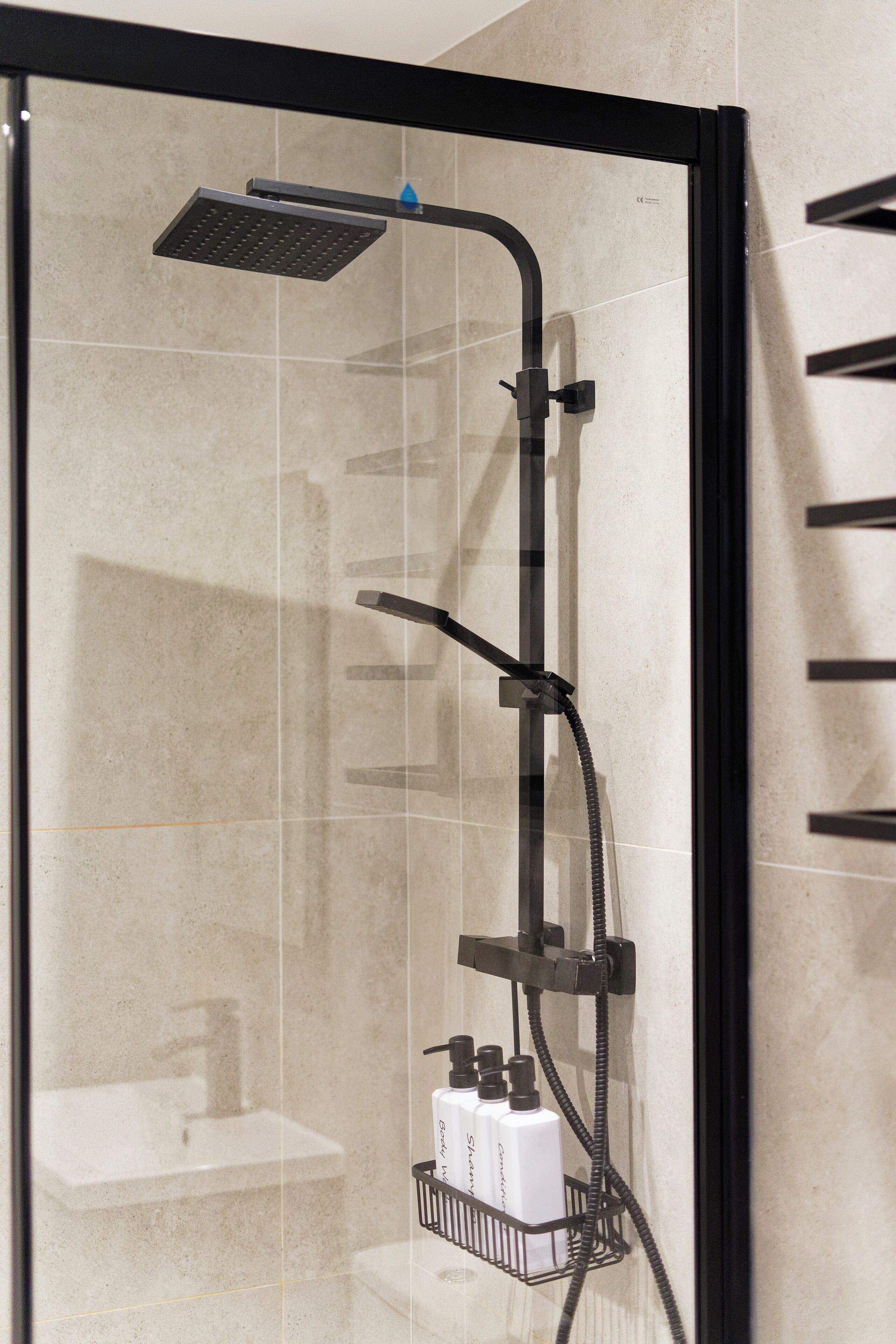 免費梳洗用品、風筒、提供毛巾、番梘