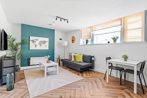 Living area - Boho Vista| Stylish Central1BR Flat in Cardiff Bay (Cardiff)