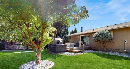 Spacious home w/ game room, private hot tub, mountain views, & bbq grill