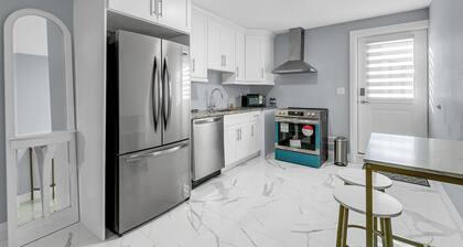 2BR LaSalle Retreat near Bridge and Golf
