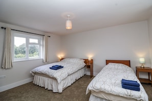 2 habitaciones, decoración personalizada y muebles diferentes 
