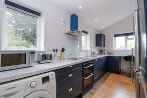 Fridge, microwave, dishwasher, toaster - The Miners Cottage (Wells)