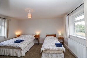 2 bedrooms, individually decorated, individually furnished, free WiFi - The Miners Cottage (Wells)