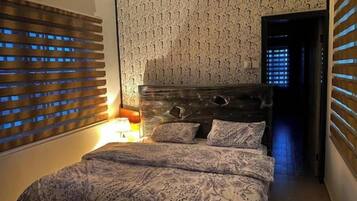 2 bedrooms, internet, bed sheets