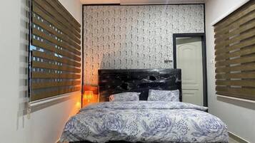 2 bedrooms, internet, bed sheets