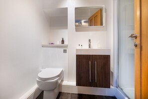 Shower - Hambleton House (Derby)