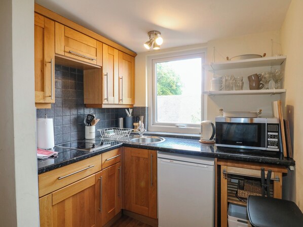 Dishwasher, cookware/dishes/utensils - Hambleton House (Derby)