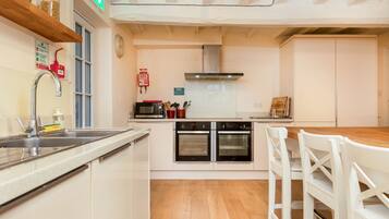 Dishwasher, cookware/dishes/utensils