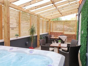 Cottage | Outdoor dining - Hambleton House (Derby)