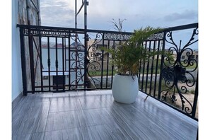 Terrace/patio - O’lleaf Suite- Entire place-Serenity and luxury unit 2 (Weija Gbawe)