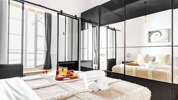 1 chambre, bureau, fer et planche Ă repasser, lit parapluie