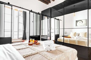 1 多间卧室、办公桌、熨斗/熨衣板、旅行婴儿床