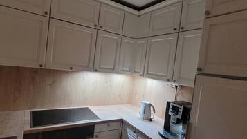 Mikrowelle, Ofen, Herdplatte, Geschirrspüler