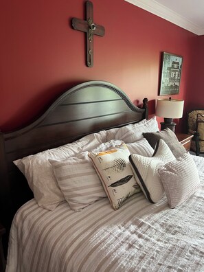 3 bedrooms, iron/ironing board, WiFi, bed sheets