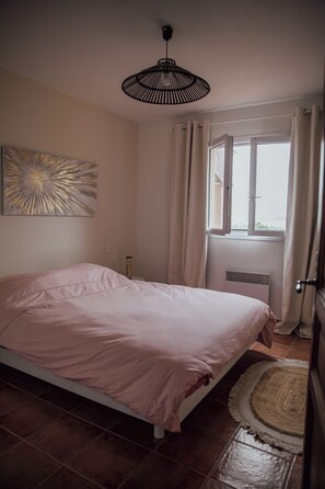 4 chambres, fer et planche à repasser, Wi-Fi, draps fournis