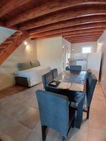 Apartamento, 2 habitaciones, vistas a la montaña, en una planta alta | Cocina privada | Frigorífico grande, horno, placa de cocina y hervidor eléctrico