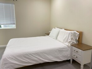 2 bedrooms, desk, iron/ironing board, free WiFi
