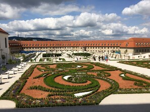 Property grounds - Spacious Old Town 2BR • Balcony • Parking • AC • Dryer (Bratislavský kraj)