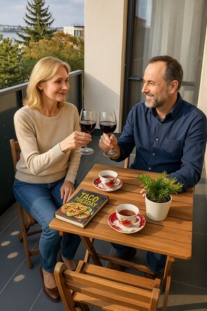 Outdoor dining - Spacious Old Town 2BR • Balcony • Parking • AC • Dryer (Bratislavský kraj)