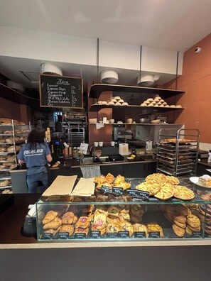 Dining - Spacious Old Town 2BR • Balcony • Parking • AC • Dryer (Bratislavský kraj)