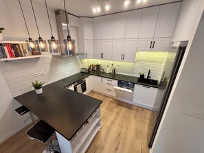 Fridge, microwave, oven, stovetop - Spacious Old Town 2BR • Balcony • Parking • AC • Dryer (Bratislavský kraj)