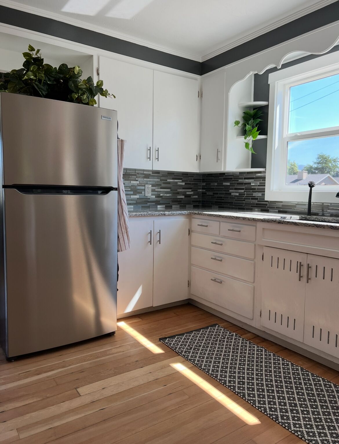 Horno, parrilla de estufa y lavavajillas 