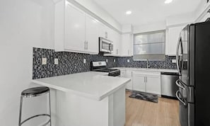 Micro-ondas, fogão, cooktop, lava-louças