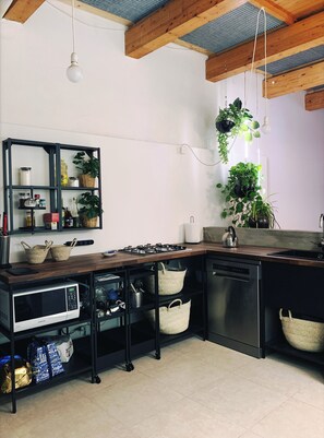 Microwave, stovetop, dishwasher