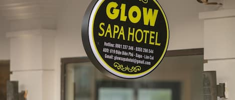 Vista frontal de la propiedad