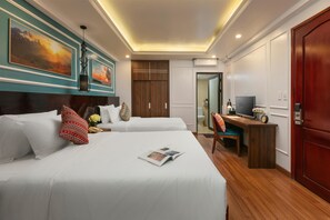 Basic Twin Room | Desk, laptop workspace, blackout drapes, soundproofing