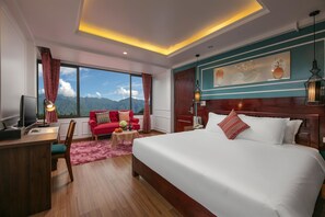 Premium bedding, memory-foam beds, minibar, desk - Glow Sapa Hotel   (Sa Pa)