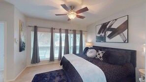 3 bedrooms, desk, iron/ironing board, free WiFi