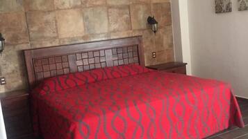 Suite Deluxe, vista al parque | Tabla de planchar con plancha y wifi gratis