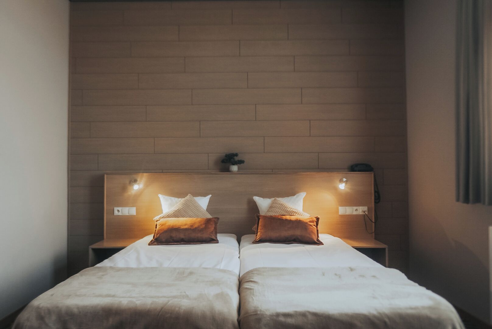 Phòng đôi tiện nghi đơn giản, không hút thuốc, quang cảnh thành phố | Két bảo mật tại phòng, bàn, màn/rèm cản sáng, bàn ủi/dụng cụ ủi quần áo 