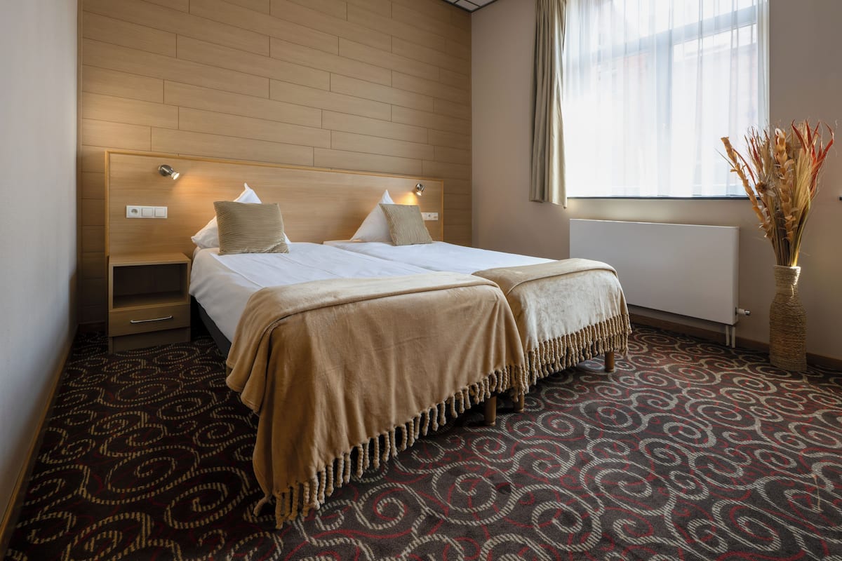 Comfort Room | Coffres-forts dans les chambres, bureau, rideaux occultants