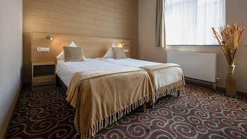 Comfort Room | In-room safe, desk, blackout drapes, iron/ironing board (on request)