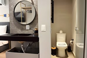 A modern bathroom with a toilet, bidet, and sink. - Setai Yach (Joao Pessoa)