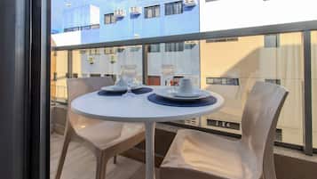 基本三人房 | 室外用餐