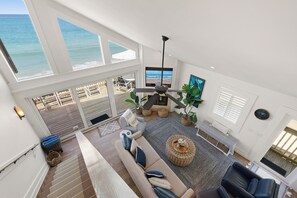 Smart TV, chimenea, oficina y impresora 