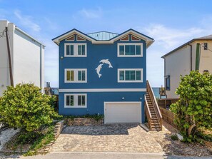 Exterior - ☀️Ocean Front - Pet Friendly - Steps to Beach - Dolphin House ☀️ (New Smyrna Beach)