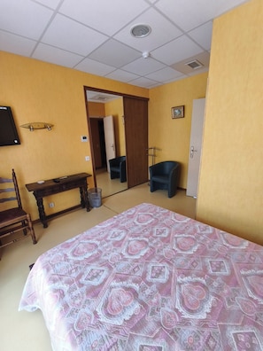 Classic Suite, Balcony, Mountain View | In-room safe, iron/ironing board, free WiFi