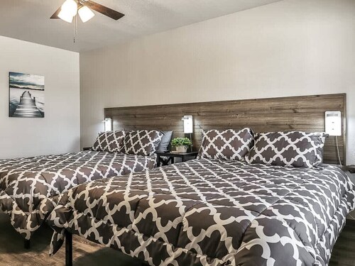 Double Queen Hotel Room